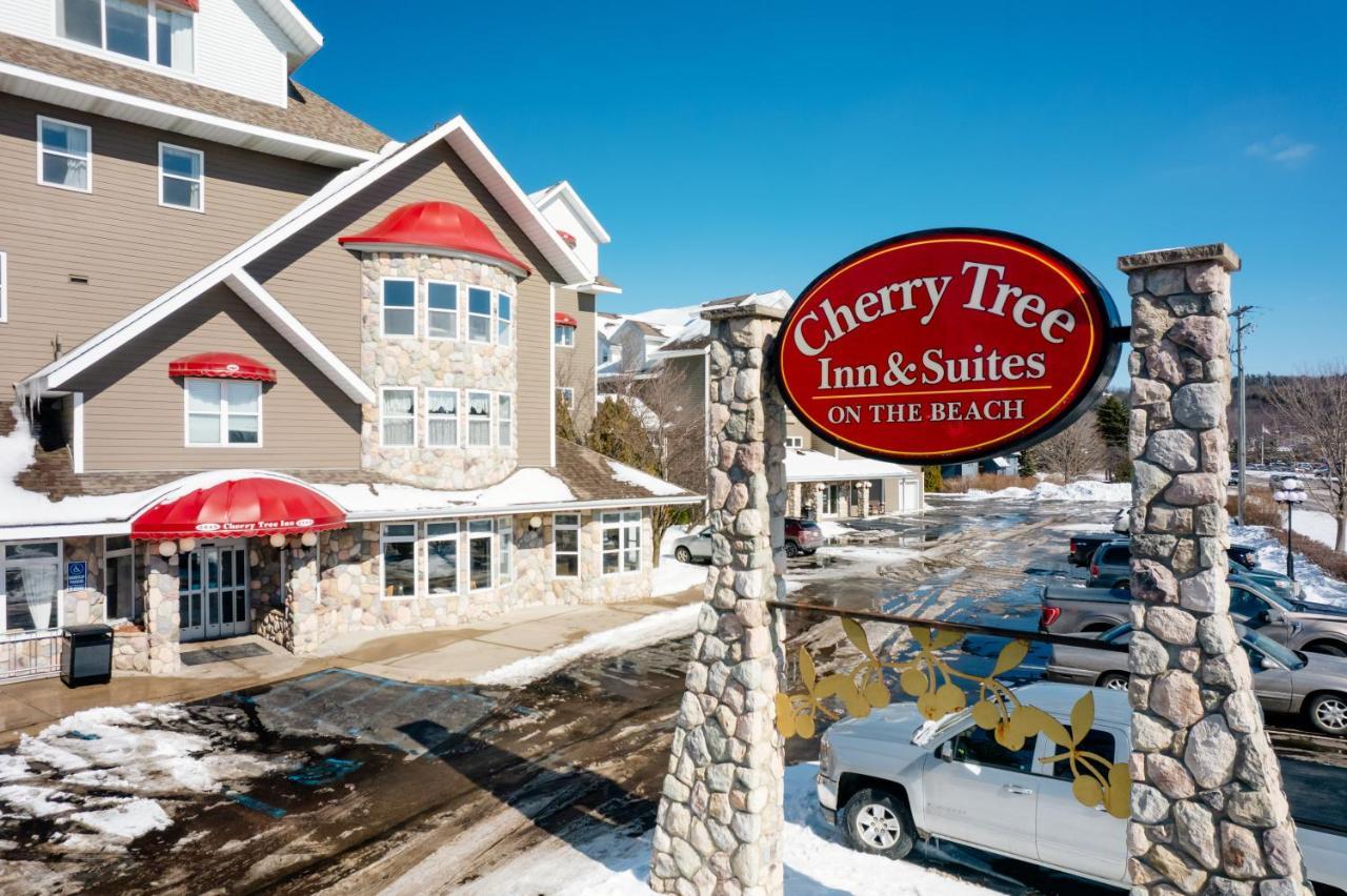 Cherry Tree Inn & Suites Traverse City Ngoại thất bức ảnh
