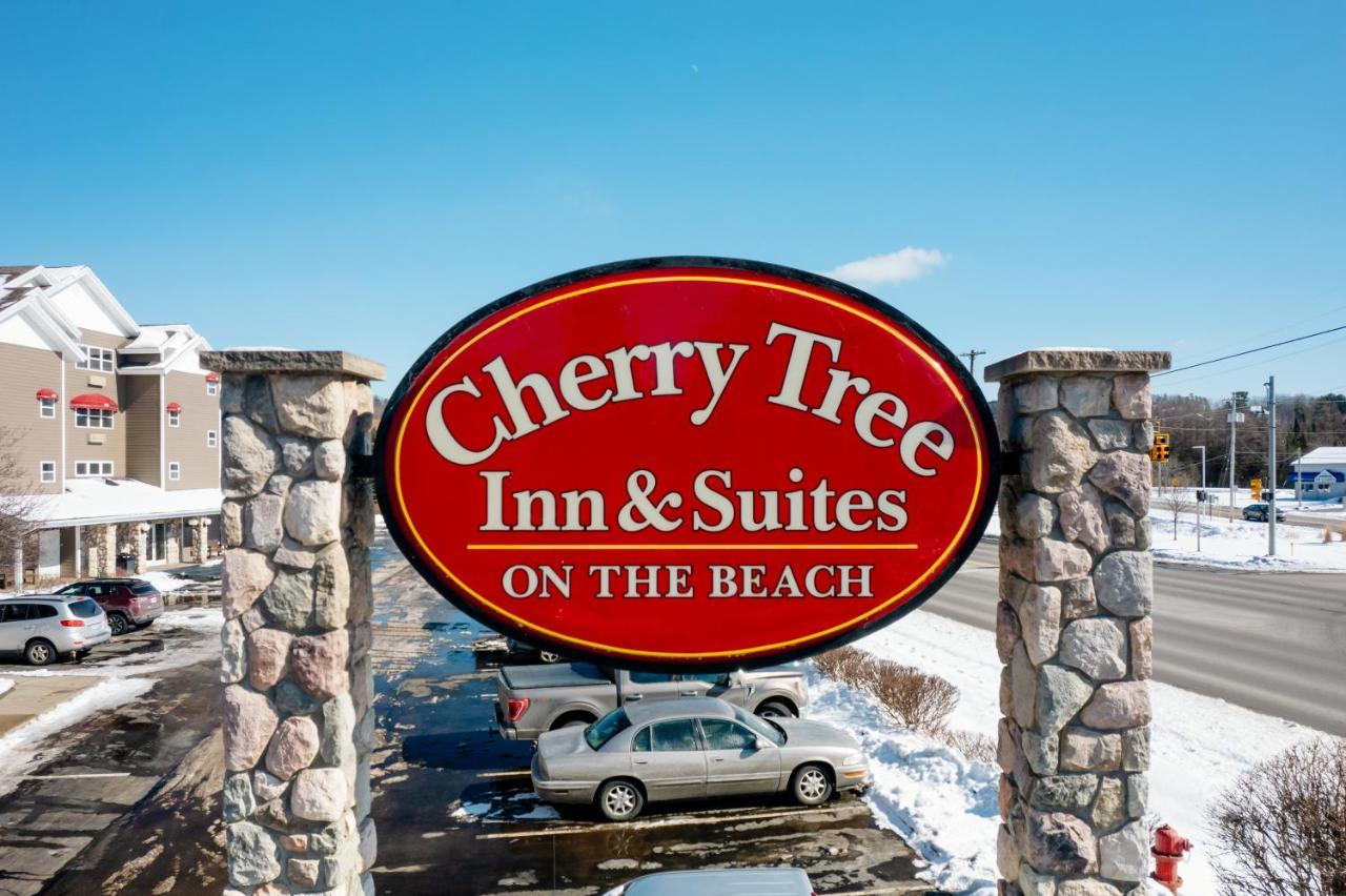 Cherry Tree Inn & Suites Traverse City Ngoại thất bức ảnh
