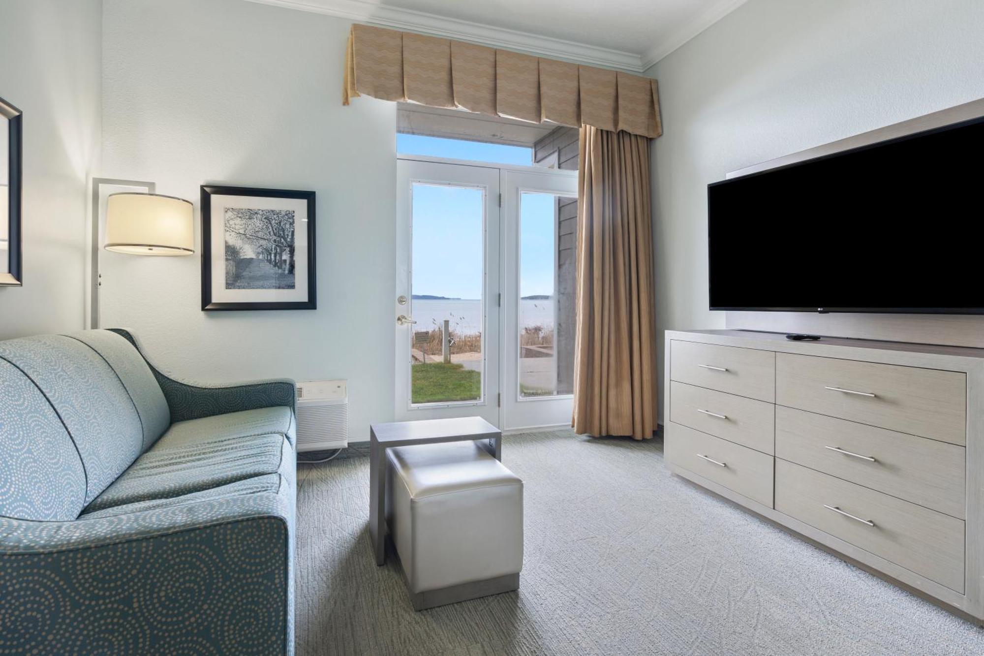 Cherry Tree Inn & Suites Traverse City Ngoại thất bức ảnh