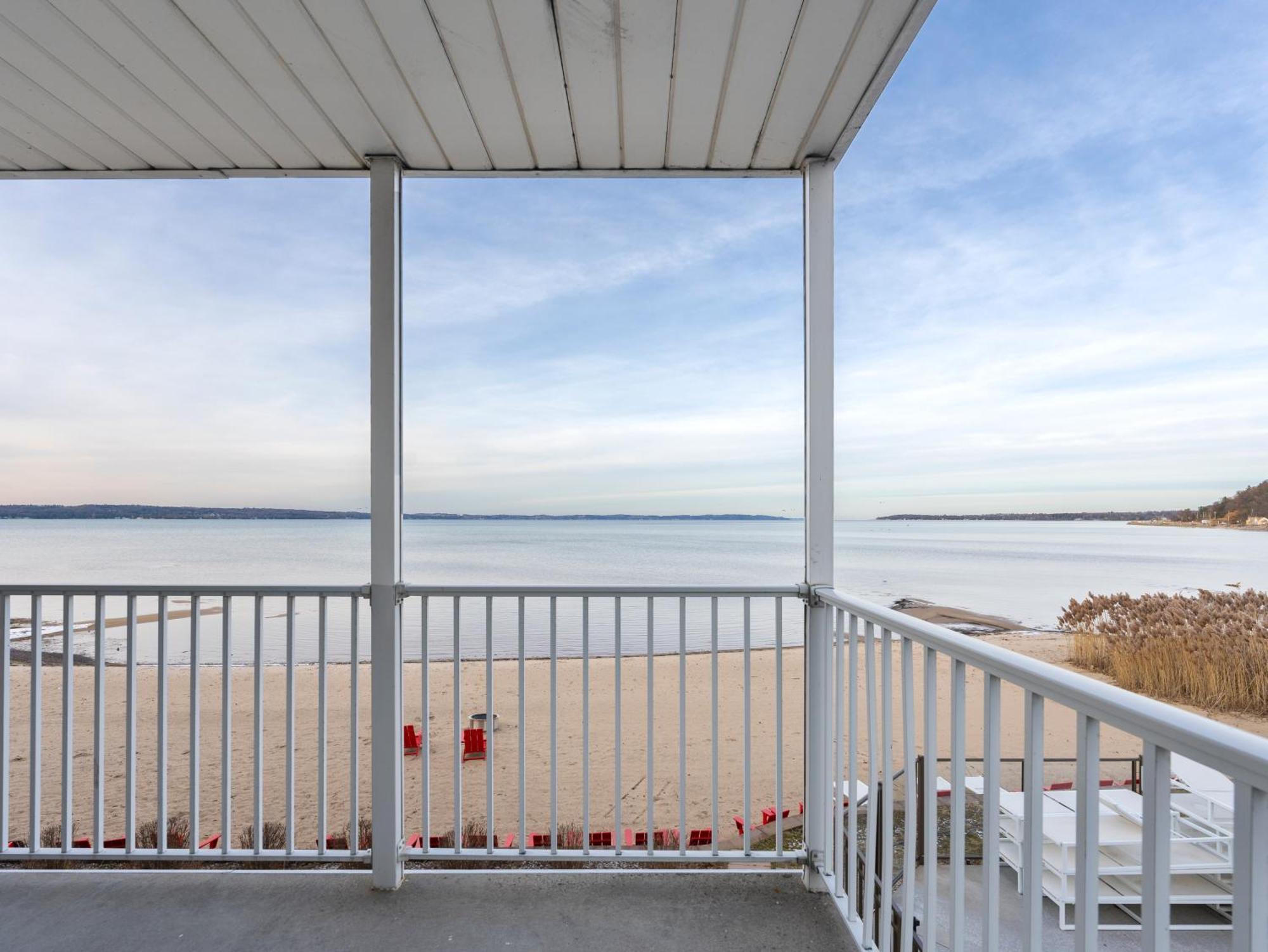Cherry Tree Inn & Suites Traverse City Ngoại thất bức ảnh