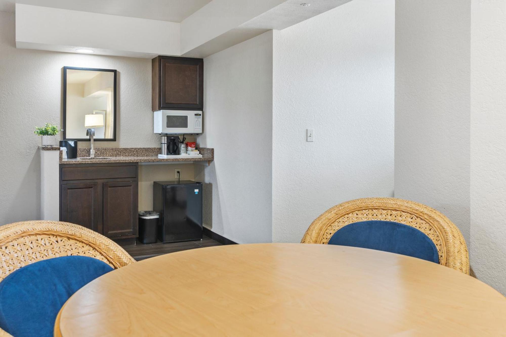 Cherry Tree Inn & Suites Traverse City Ngoại thất bức ảnh