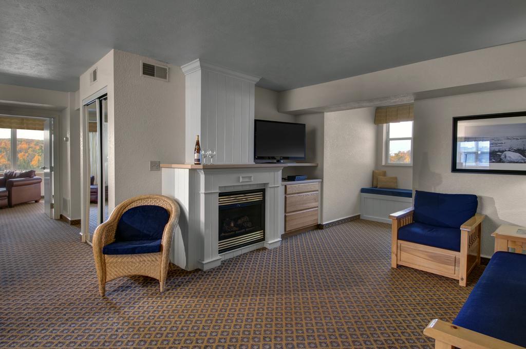 Cherry Tree Inn & Suites Traverse City Ngoại thất bức ảnh