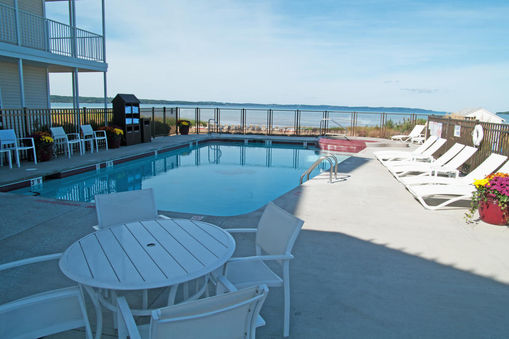 Cherry Tree Inn & Suites Traverse City Ngoại thất bức ảnh